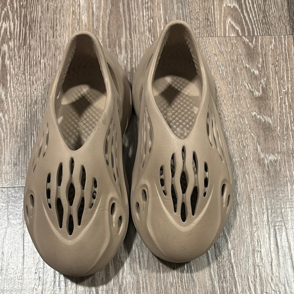 Authentic Tan Foam Runners